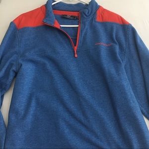 Red and blue vineyard vines pull over size M
